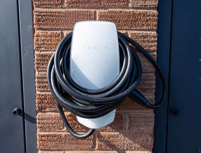 ELECTRIC CAR CHARGER
